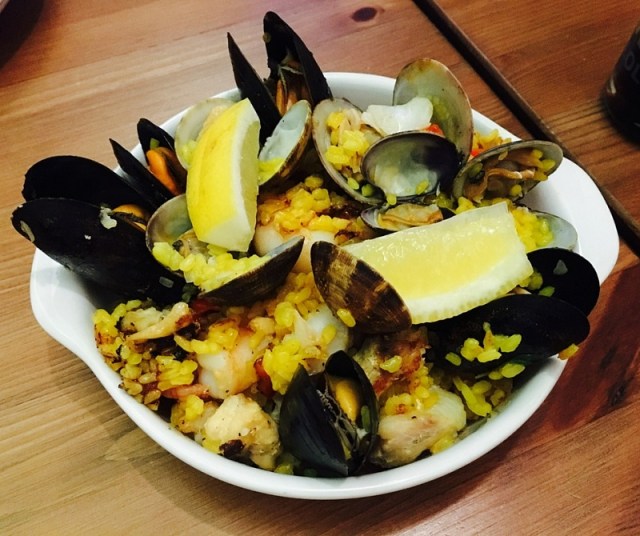 Seafood paella