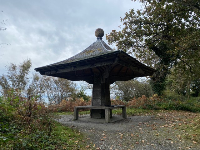 Angels Wings shelter near Clovelly